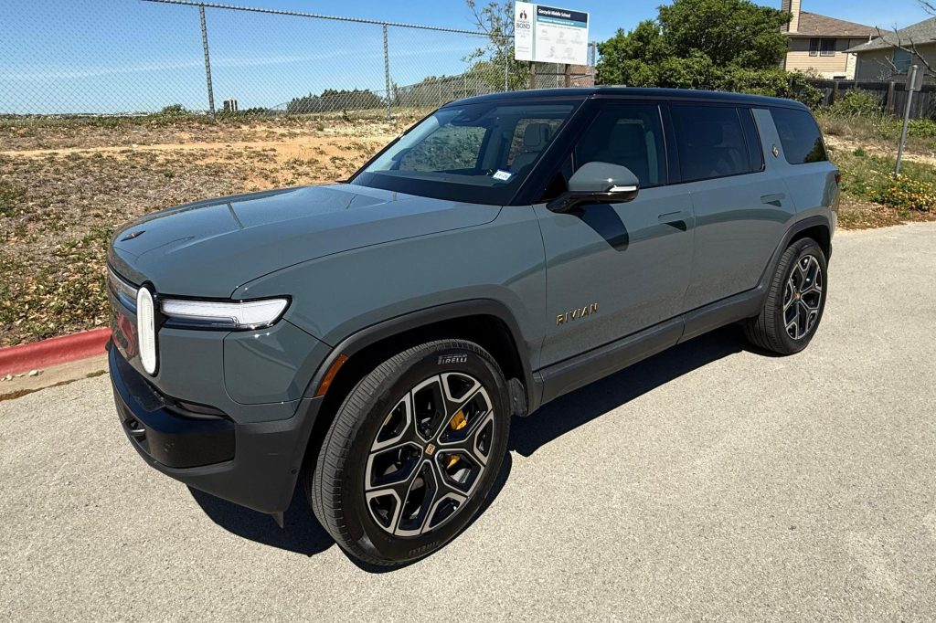 2025 Rivian R1S Ascend Tri-Max 4×4 Electric