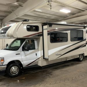 2022 Ford Leprechaun Coachmen 319 MB Motorhome RWD