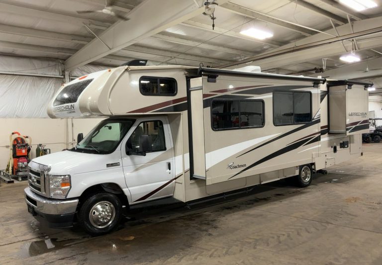 2022 Ford Leprechaun Coachmen 319 MB Motorhome RWD