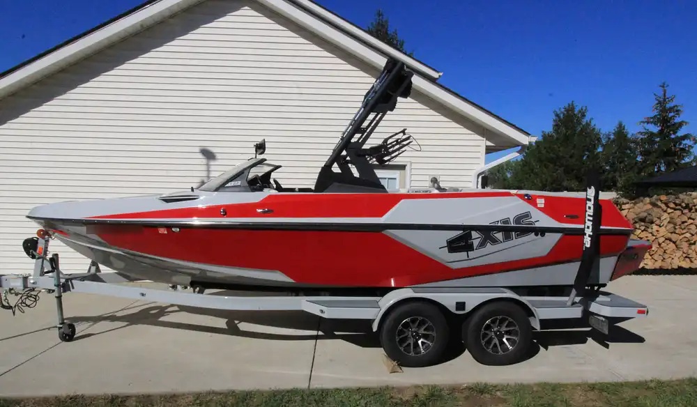 2021 AXIS T22 SKIWAKEBOARD BOAT – MAILBU INBOARD ENGINE – MALIBU TRAILER