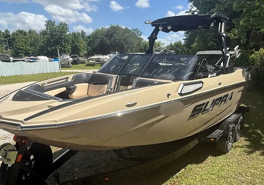 2023 Supra SL 550 23'5 8 JL Speakers SkiWakeboard Boat Raptor 575 6.2L V8 Engine