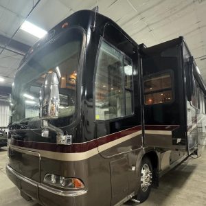 2004 Monaco Signature 45 COMMANDER III – 525HP Cummins ISX – Luxury Motorhome