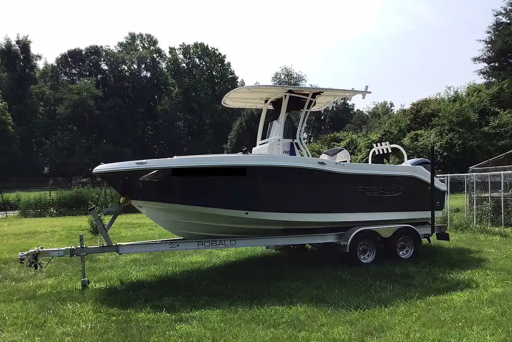 2024 Robalo 202EX Boat – Yamaha F150 XC 150 hp – 2024 Coyote Trailer