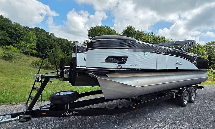 2021 Avalon 2585RF Pontoon Boat, Suzuki 140 HP four-stroke engine, 2021 Haul-Rite trailer