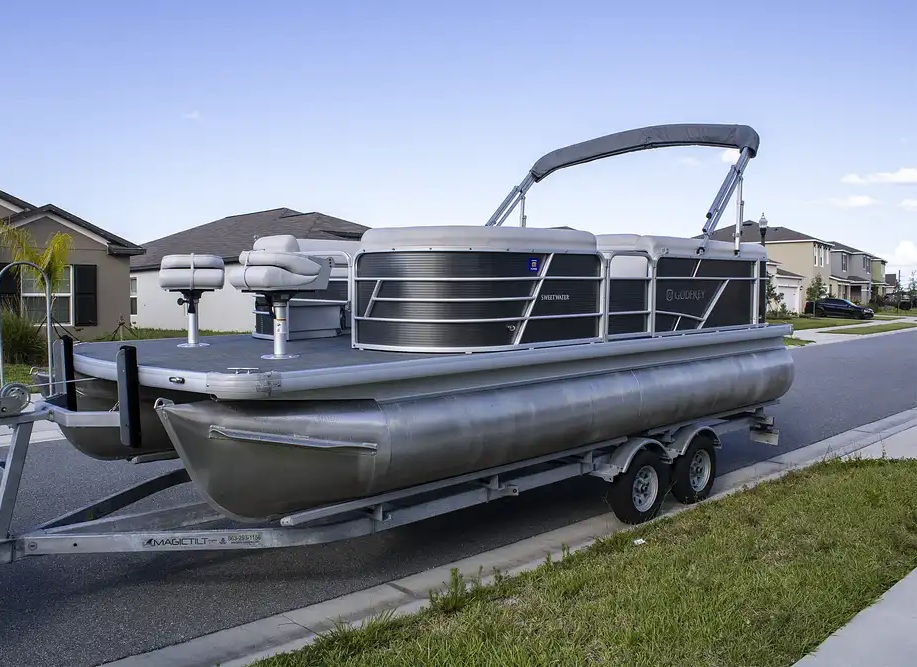 2023 Sweetwater 2286 BF Yamaha F115LB 115hp Engine – 2023 Magic Tilt Trailer