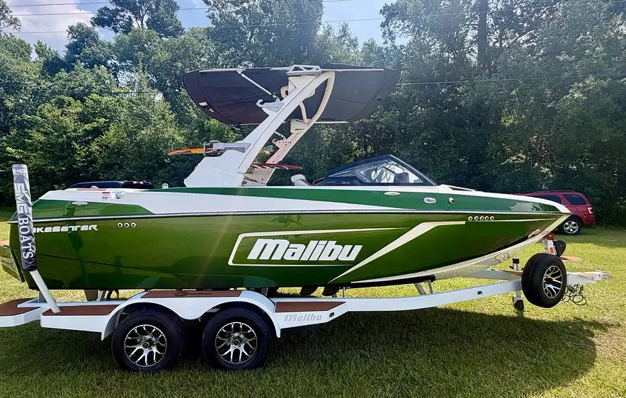 2021 Malibu 22 LSV Monsoon M5Di 5.3L V8 Engine 360 hp & 2021 Malibu Trailer