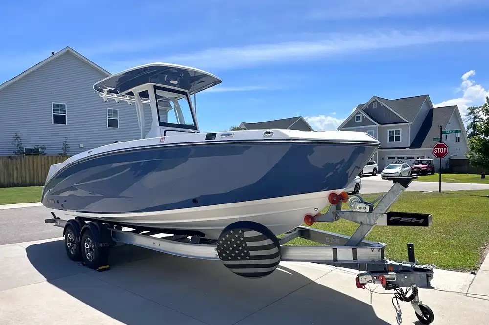 2025 Yamaha 252 FSH Sport center console jet boat, 200 hp Yamaha 1.9L High Output Engines & 2025 ShoreLand’r Trailer
